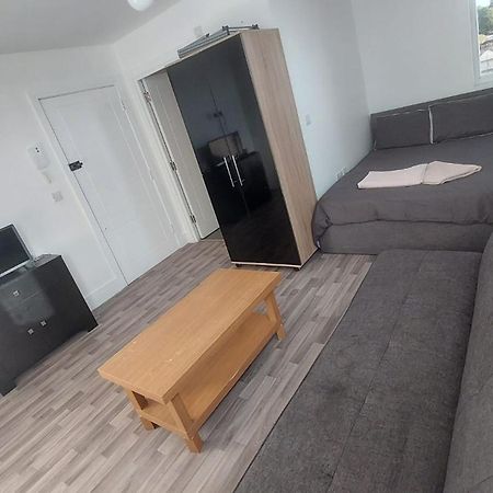 Spacious Studio Maidstone - Redecorated Oct 2023 외부 사진
