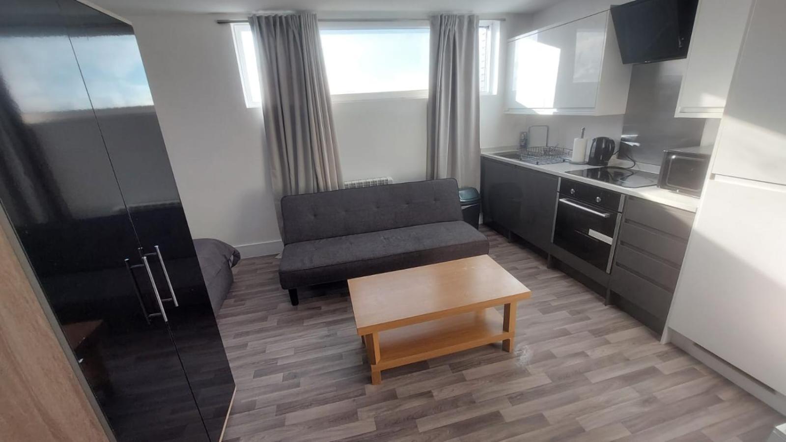 Spacious Studio Maidstone - Redecorated Oct 2023 외부 사진