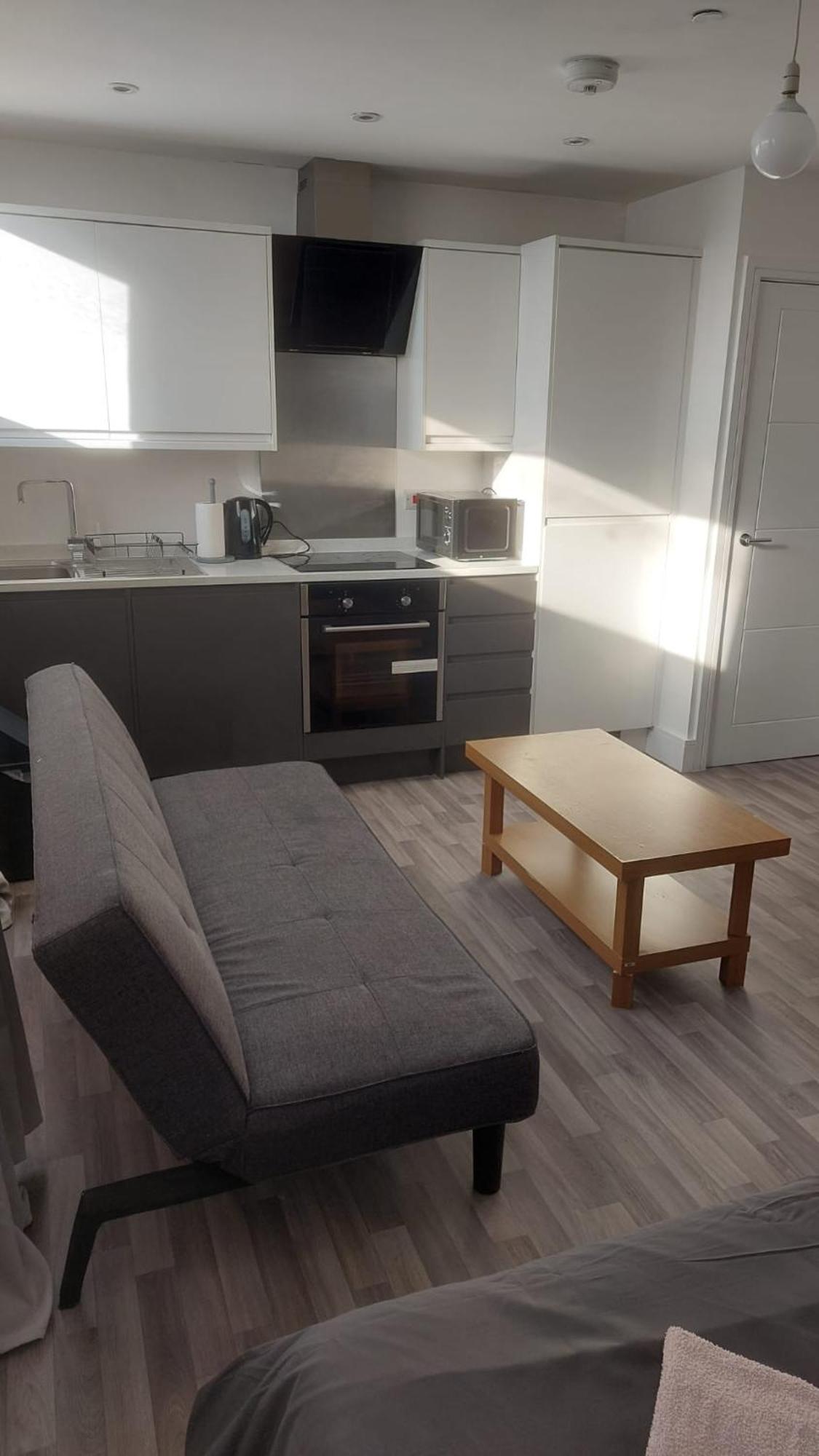Spacious Studio Maidstone - Redecorated Oct 2023 외부 사진