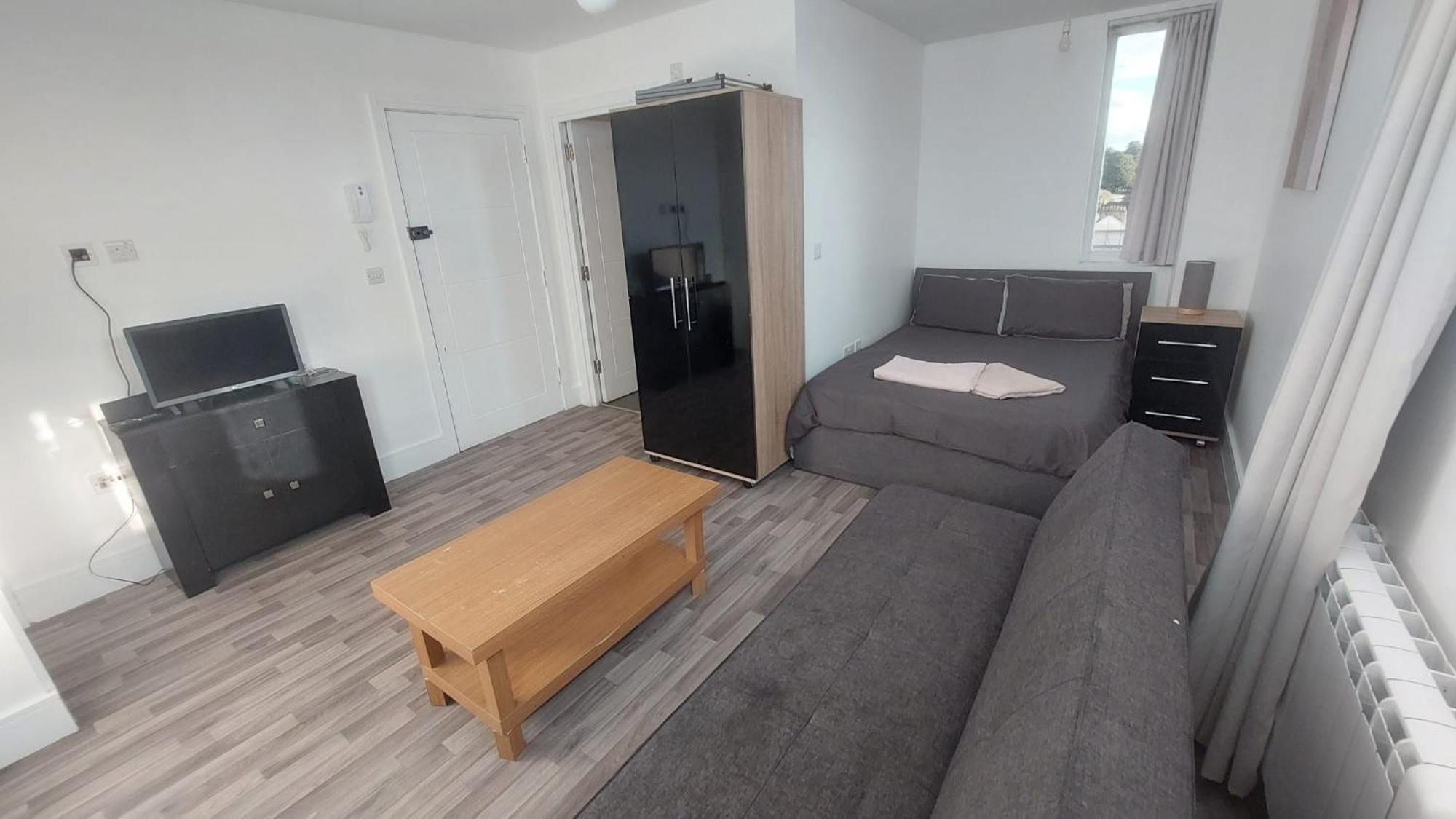 Spacious Studio Maidstone - Redecorated Oct 2023 외부 사진